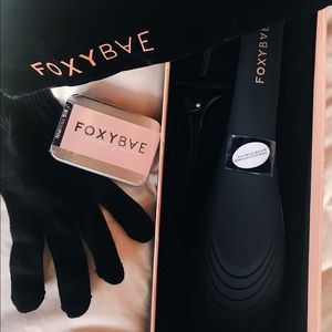 NEW IN BOX Straightening Hairbrush by FOXYBAE